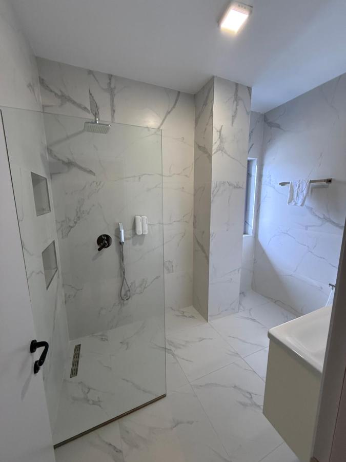 Hotel OMW Vore — Bathrooms