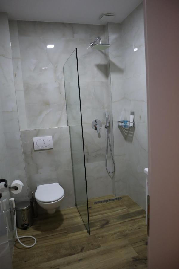 Hotel OMW Vore — Bathrooms