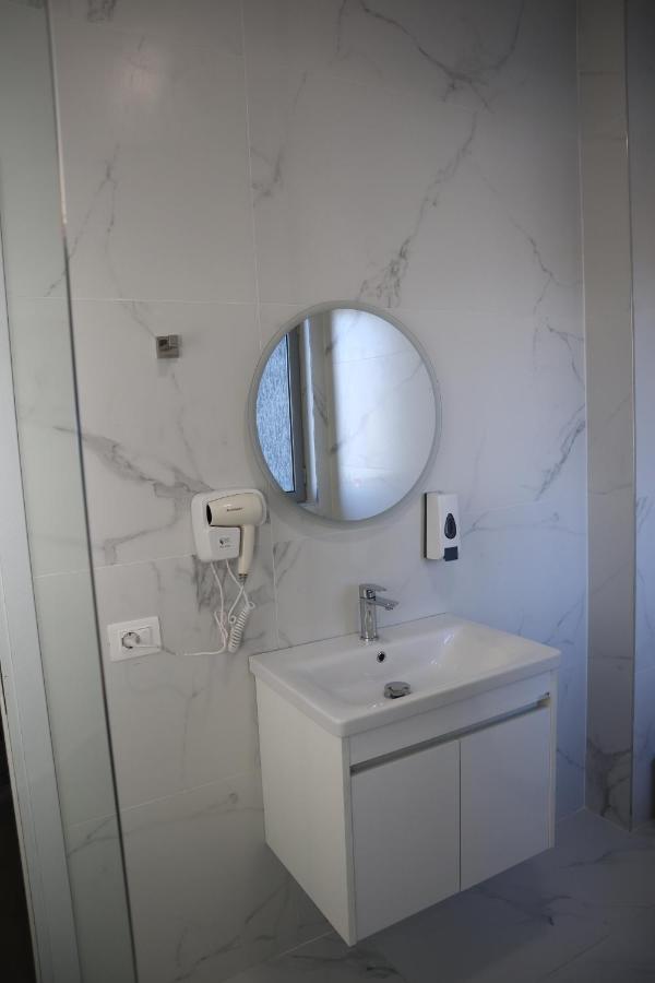 Hotel OMW Vore — Bathrooms